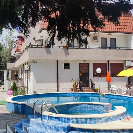 מלון Family Hotel Adia Blue