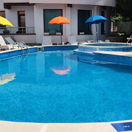 מלון Family Hotel Adia Blue 3*