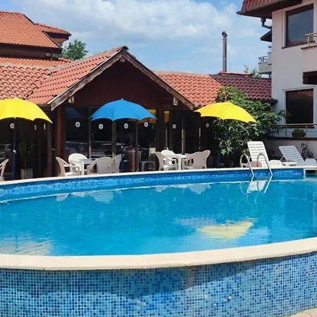 Family Hotel Adia Blue מלון