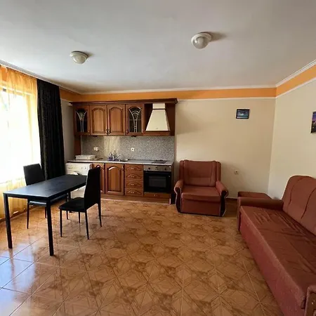 מלון Family Hotel Adia Blue 3*