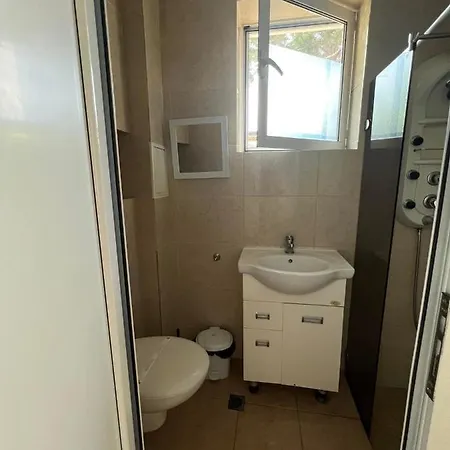 Family Hotel Adia Blue מלון 3*