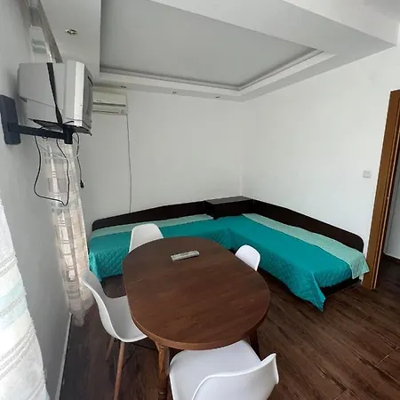 Family Hotel Adia Blue 3* סנט קונסטנטין והלנה