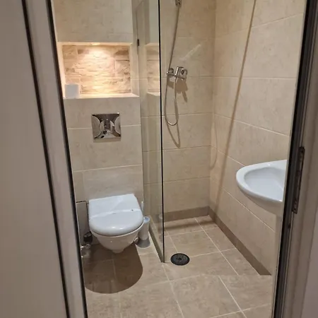 מלון Family Hotel Adia Blue