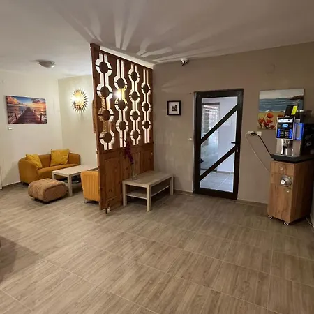 Family Hotel Adia Blue 3* סנט קונסטנטין והלנה