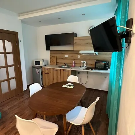 Family Hotel Adia Blue מלון