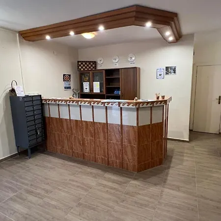 Family Hotel Adia Blue מלון 3*