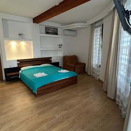 Family Saint Peter Hotel Saints Constantine and Helena