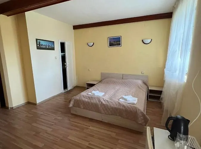 Хотел семеен свети петър Св. Св. Константин и Елена